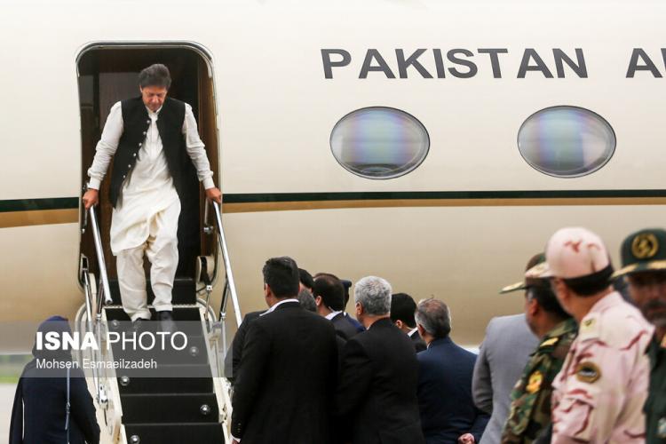 تصاویر عمران خان در مشهد,عکس های نخست وزیر پاکستان در مشهد,تصاویری از ورود نخست وزیر پاکستان به مشهد
